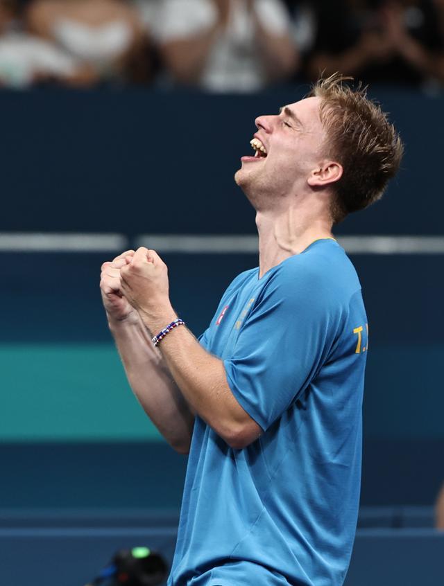 并吸引更多 并吸引更多